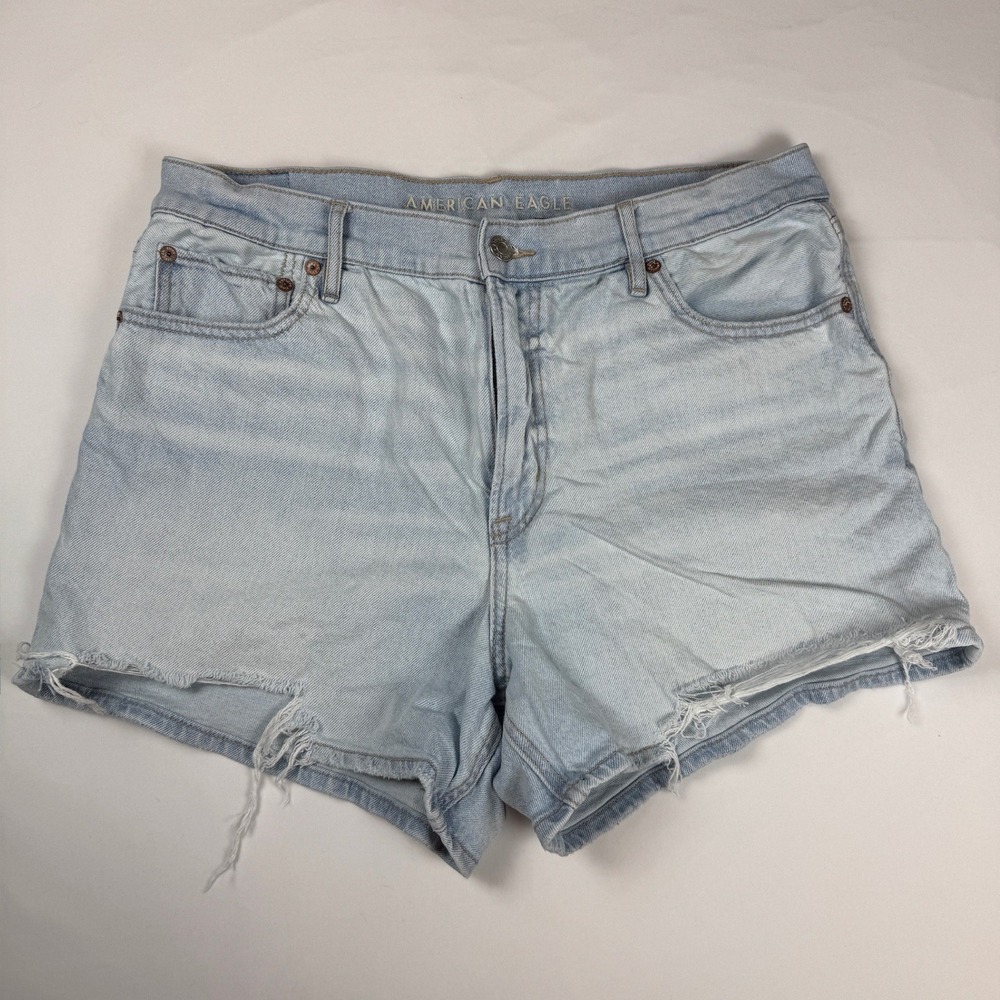 American Eagle Relaxed Short Light Wash Distressed Denim Jean Shorts Womens 12